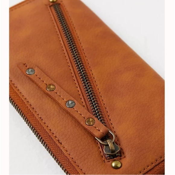 🆕 Free People Distressed Wallet Clutch Handle Vegan Camel  Boho Brown - Picture 2 of 6